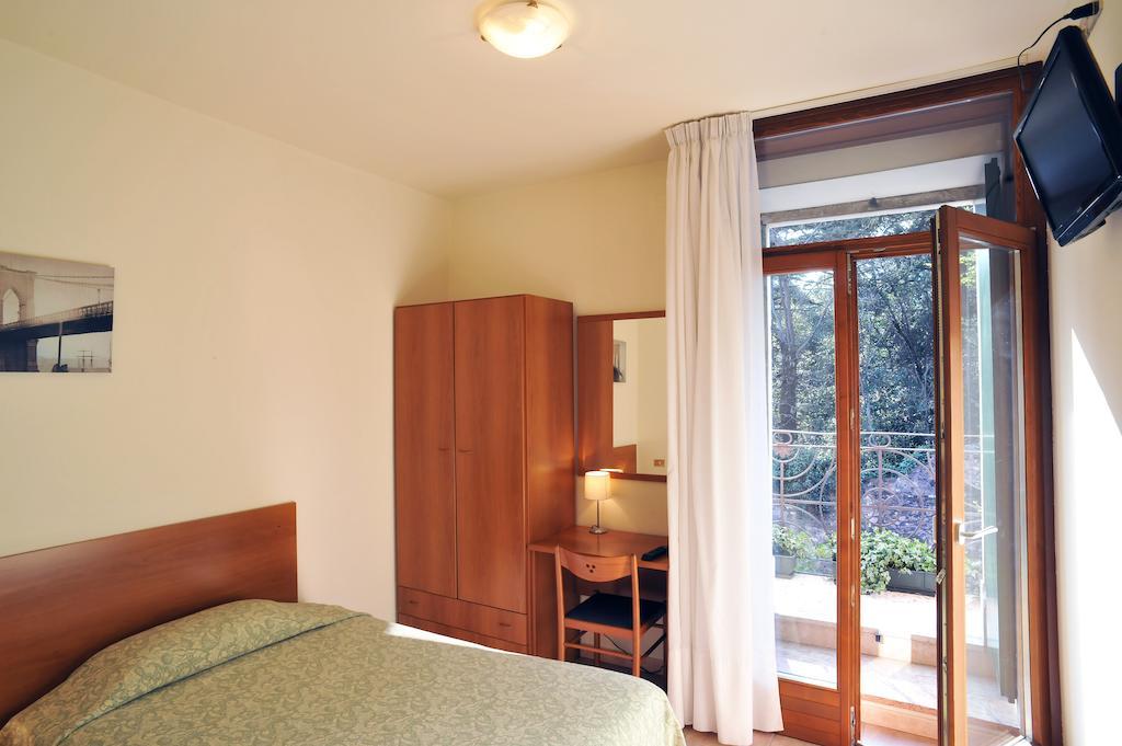 Albergo Croce D'Oro Dolcè Habitación foto