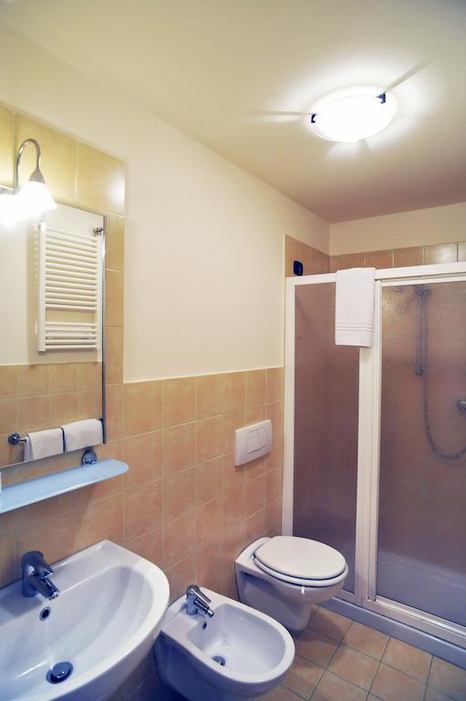 Albergo Croce D'Oro Dolcè Habitación foto